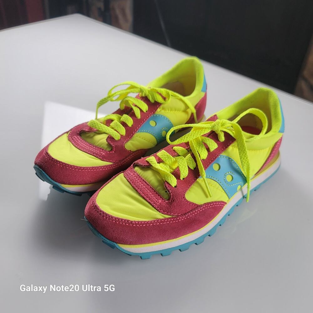 SAUCONY LOW PRO JAZZ SNEAKERS IN YELLOW/PINK, SZ 8